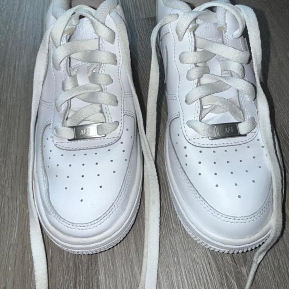 Nike Air Force 1 white trainers Size 5Y 23.5 cm